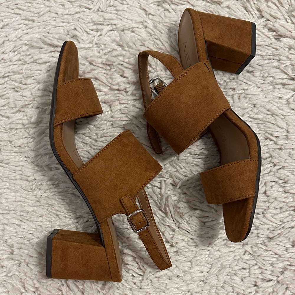 NWOT aerosoles heels